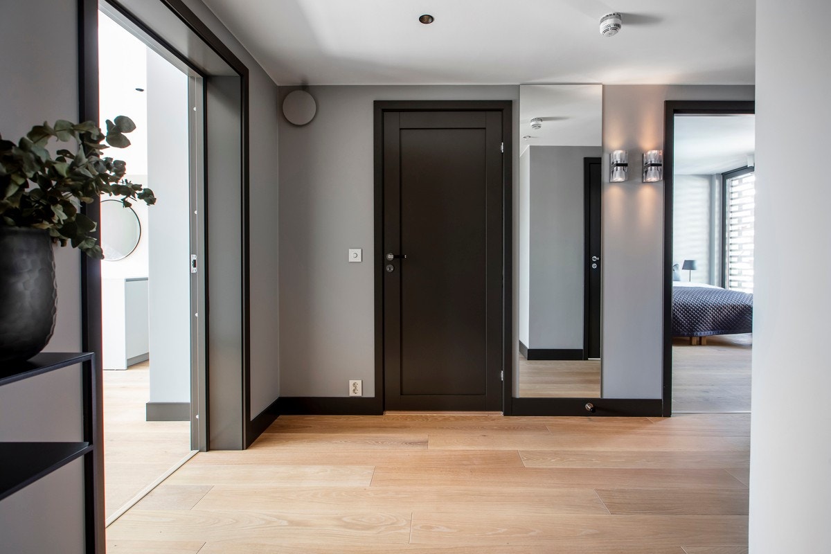 Entréen er tilknyttet innvendig bod og du har også rom for å sette opp garderobe. I tillegg medfølger det ekstern bod. Galleribilde