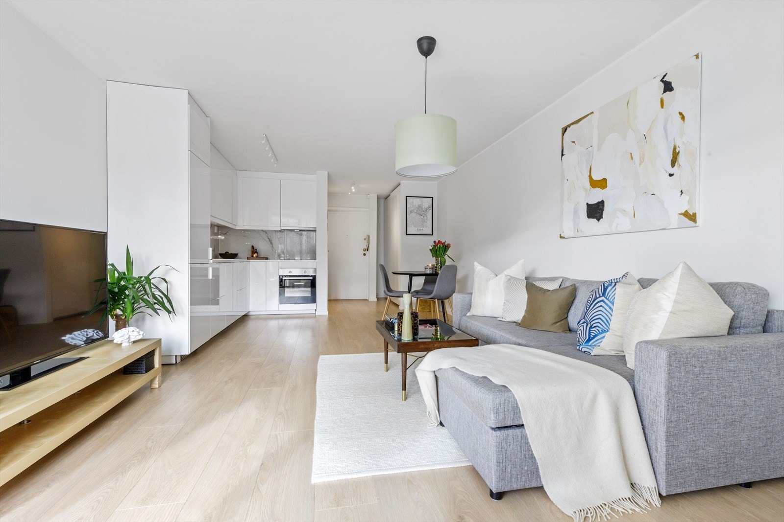 I forbindelse med oppussing ble elektrisk anlegg oppgradert med nye kurser, komfyrvakt og hovedsikring økt fra 15 til 32A. Galleribilde