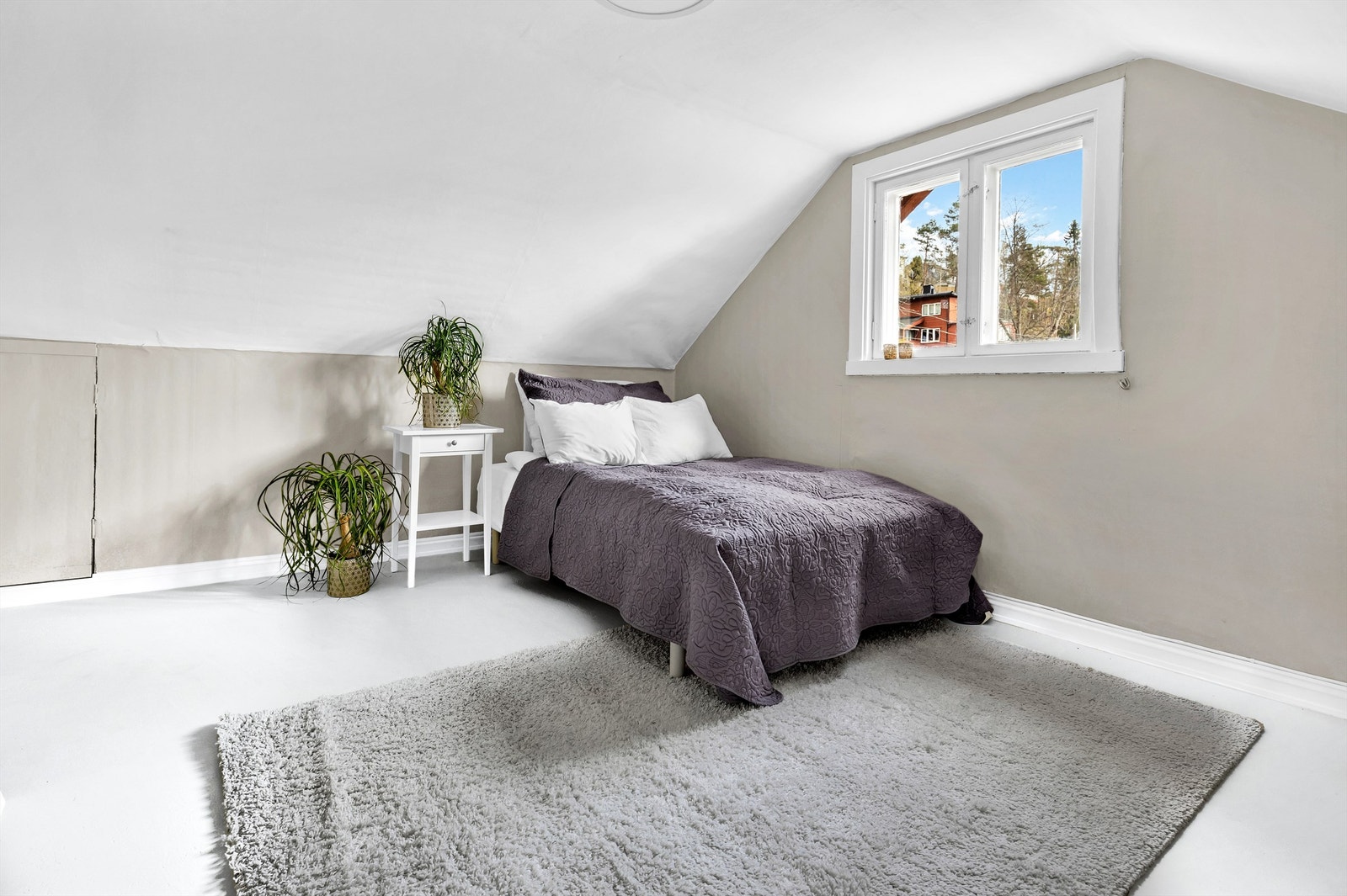 (Loftet er ikke godkjent til varig oppholdsrom i henhold til originale byggetegninger) Galleribilde