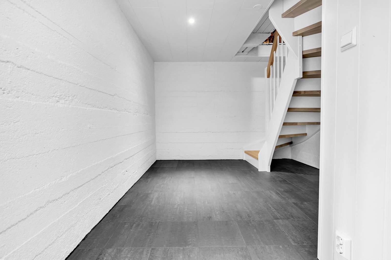 God plass til lagring i kjelleren Galleribilde