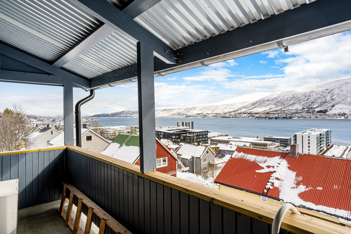 Du nyter nydelig utsikt over sjøen og Fastlandet!