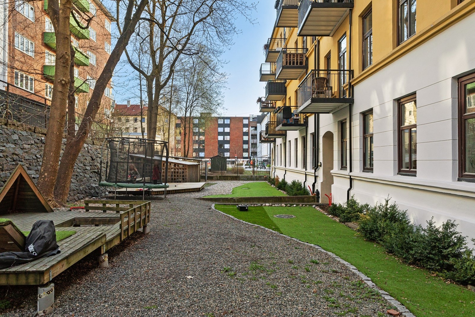 Bakgård Galleribilde