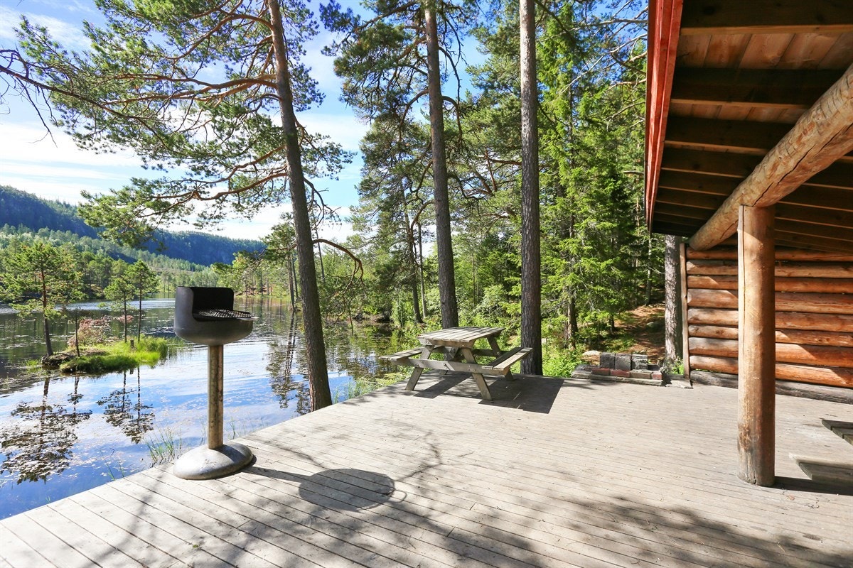 Proaktiv Eiendomsmegling - Rundt Stavsjøen er det gode rekreasjonsmuligheter. På sommerstid er det flott å løpe på stiene rundt sjøen, og her er det herlige bademuligheter på finværsdagene. Galleribilde