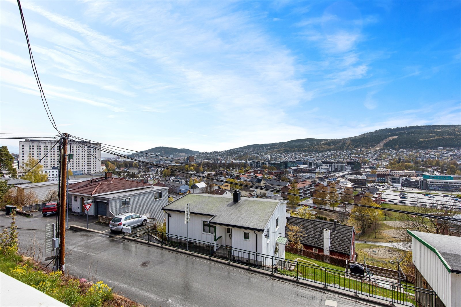 Utsikt fra balkongen mot Drammen sentrum Galleribilde