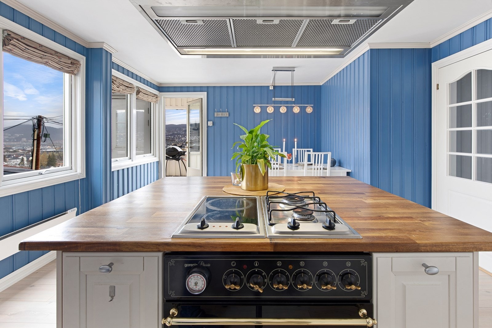 Store deler av leiligheten har blitt pusset opp de seneste årene Galleribilde