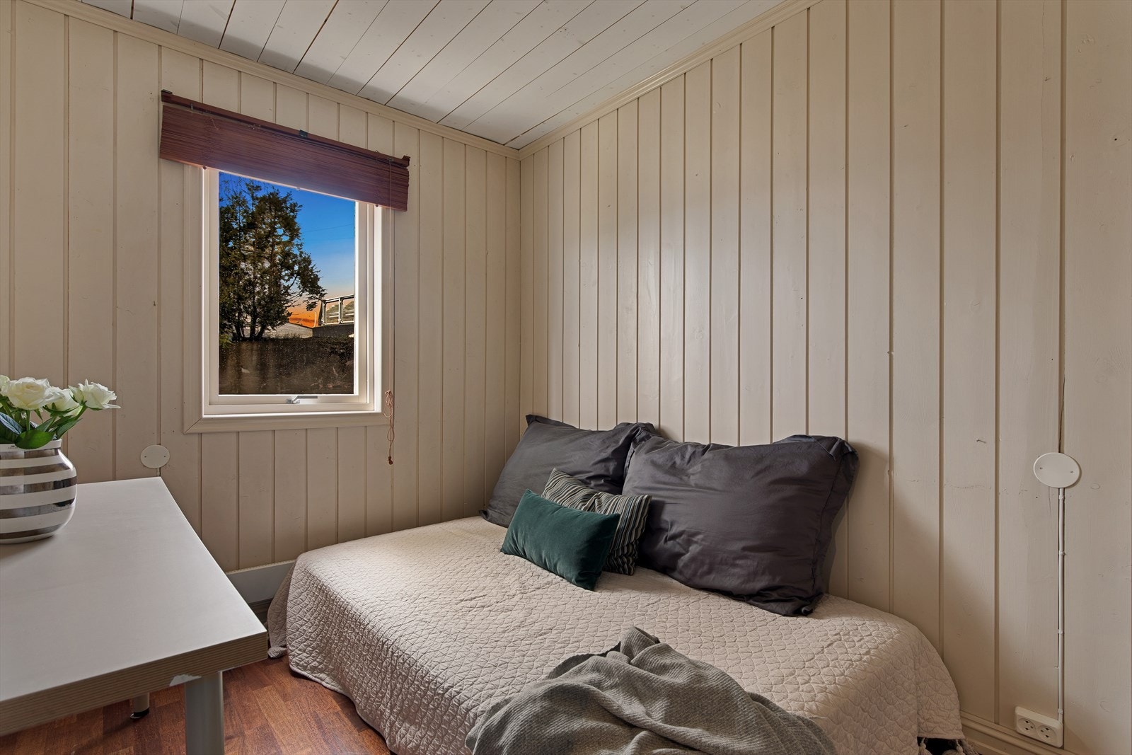 Kontor på motsatt side av felles trappegang. Rommet er ikke godkjent som soverom. Galleribilde