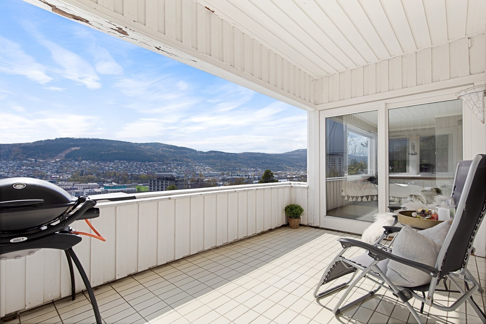 Balkongen er romslig og har nydelig utsikt over Drammen Galleribilde