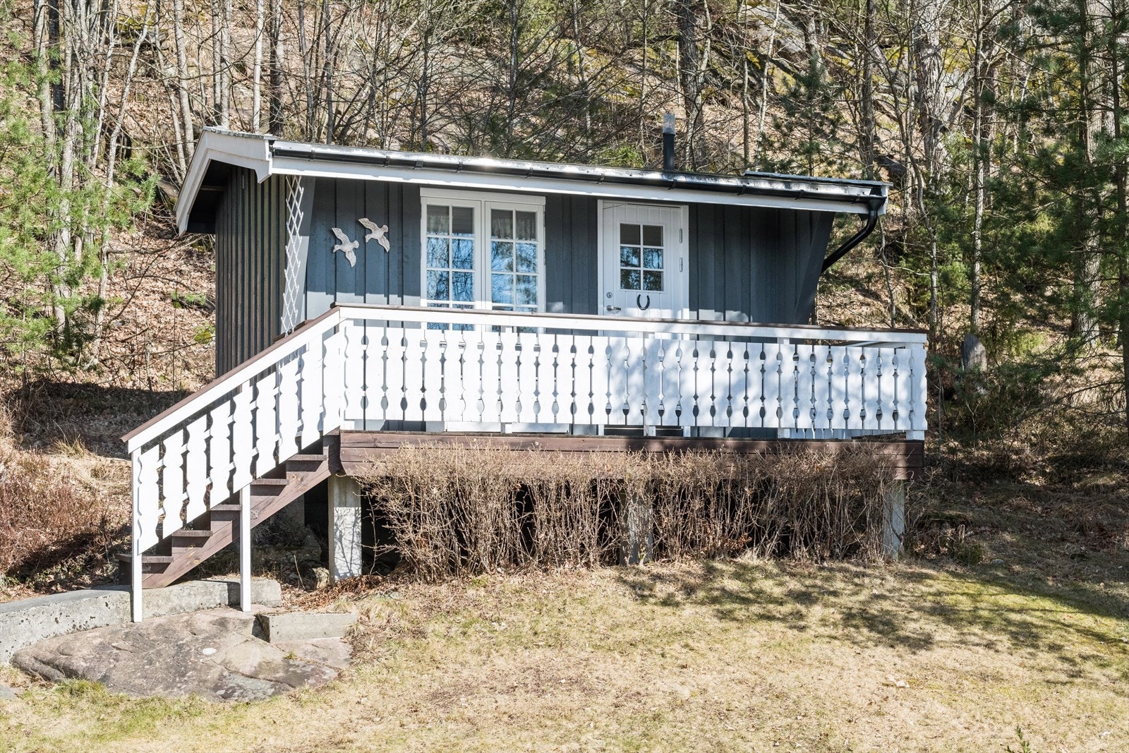 Eget anneks på ca. 10 kvm - bestående av entré, soverom og bad Galleribilde