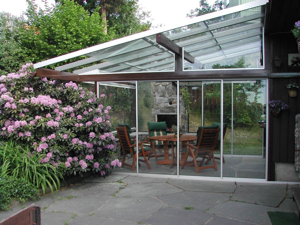 Rododendron er en gjenganger på tomten og selger har oversendt et bilde hvor den er på sitt vakreste. Galleribilde