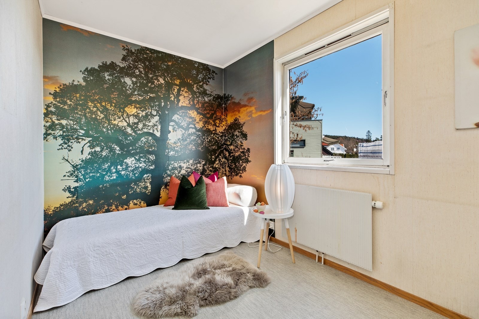 Andre etasje har 4 soverom. Soverom I med garderobeskap. Galleribilde