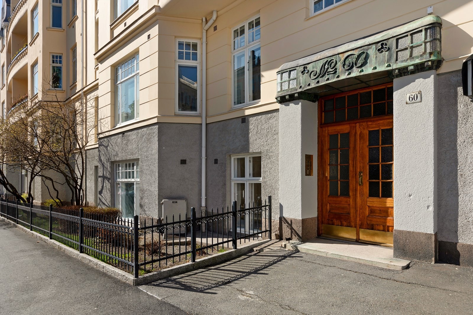 Idyllisk beliggende ved Schafteløkken i et særdeles ærverdig boligstrøk på Frogner. Galleribilde