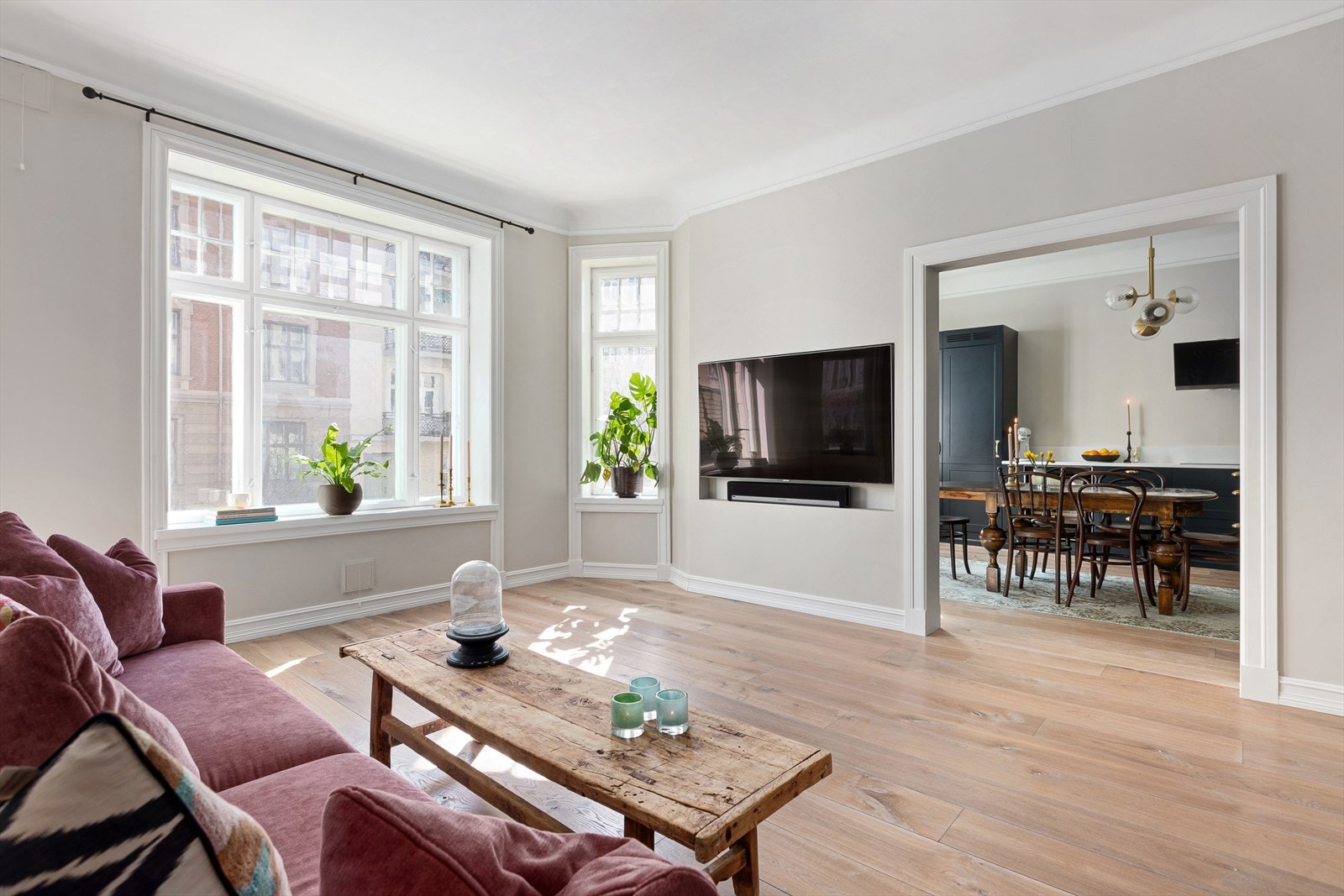 Lyse, luftige rom med store vindusflater og generøs takhøyde. Galleribilde