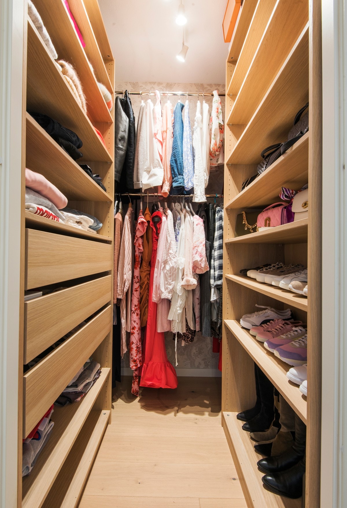 Praktisk walk-in / innvendig bod i forbindelse med gangen. Galleribilde