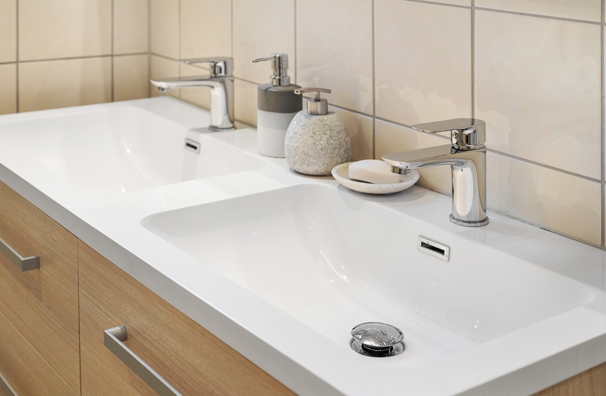 Dobbel servant. Galleribilde