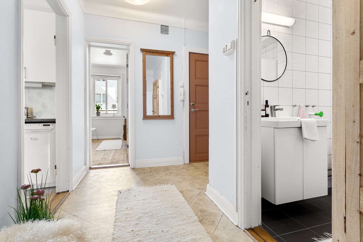 Badet ligger i tilknytning til entreen. Galleribilde