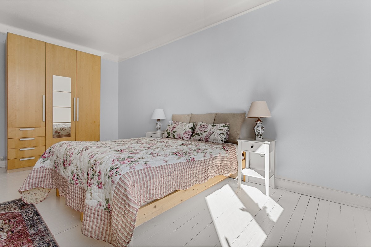 På hovedsoverommet er det garderobeskap. Galleribilde