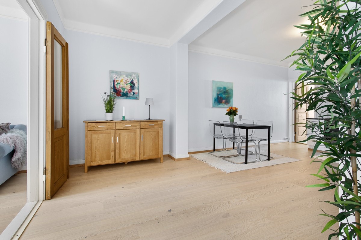 Her er det god plass for spisebord og ønsket møblement. Galleribilde
