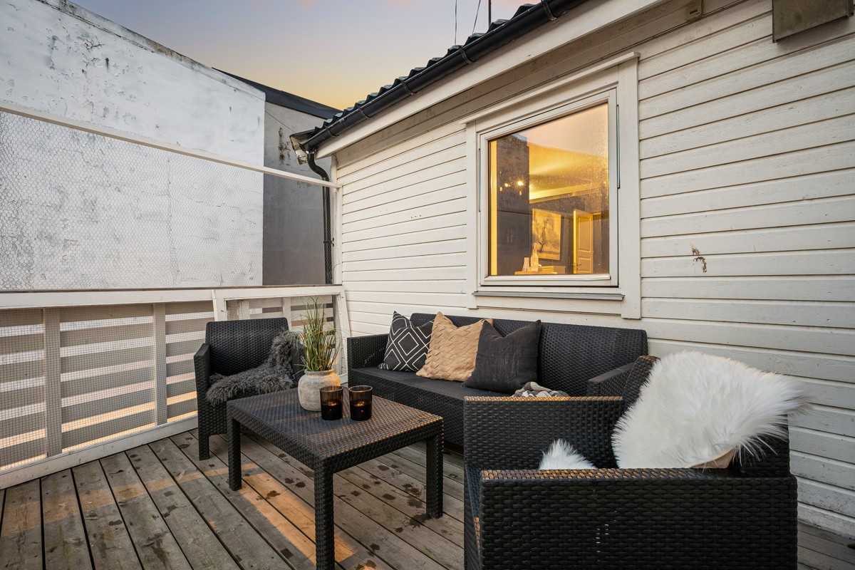 På terrassen er det god plass til sittegruppe og grill for flotte sommerdager