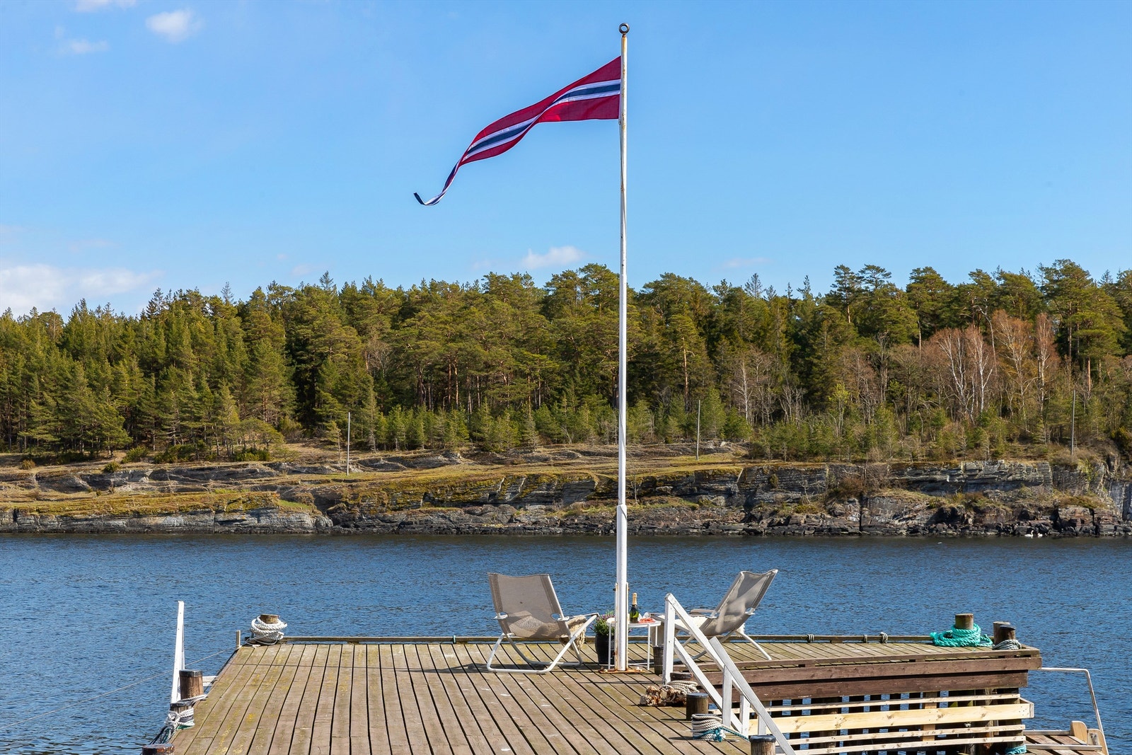 På Langøya vokser praktfull gammel kalkfuruskog som gir landskapet ekstra myke former. Galleribilde