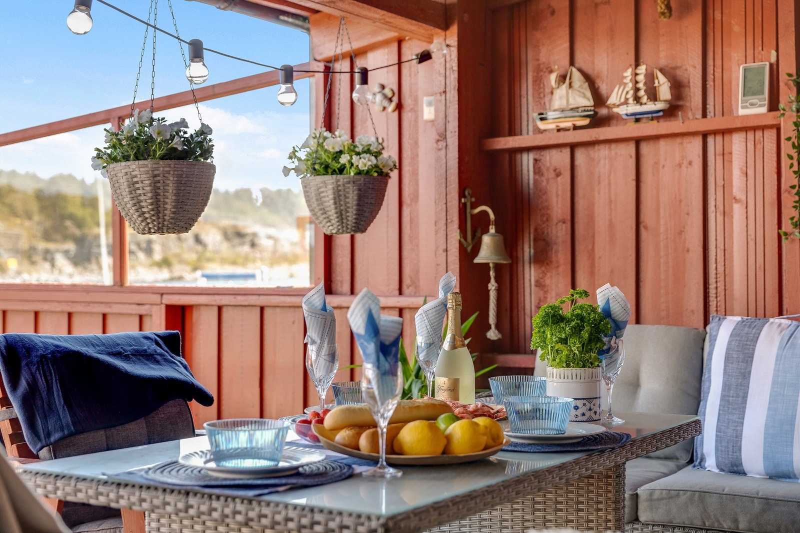 Ingenting slår det å nyte et måltid i miljøet nede på brygga. Galleribilde