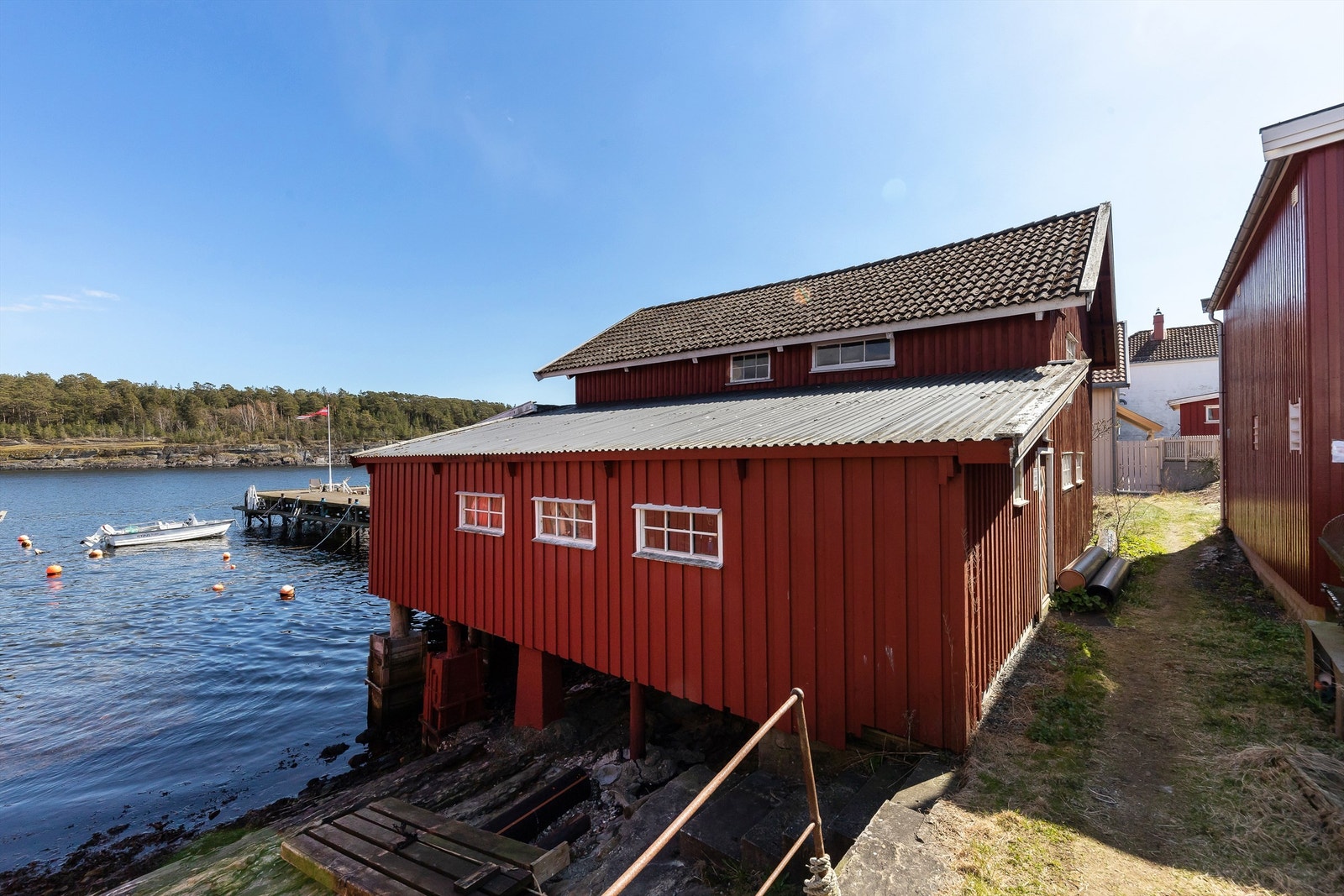Tidløst, selv om bygningen er fundamentert ut i sjøen ser den ut til å stå der trygt, slik den har gjort i over 100 år. Galleribilde