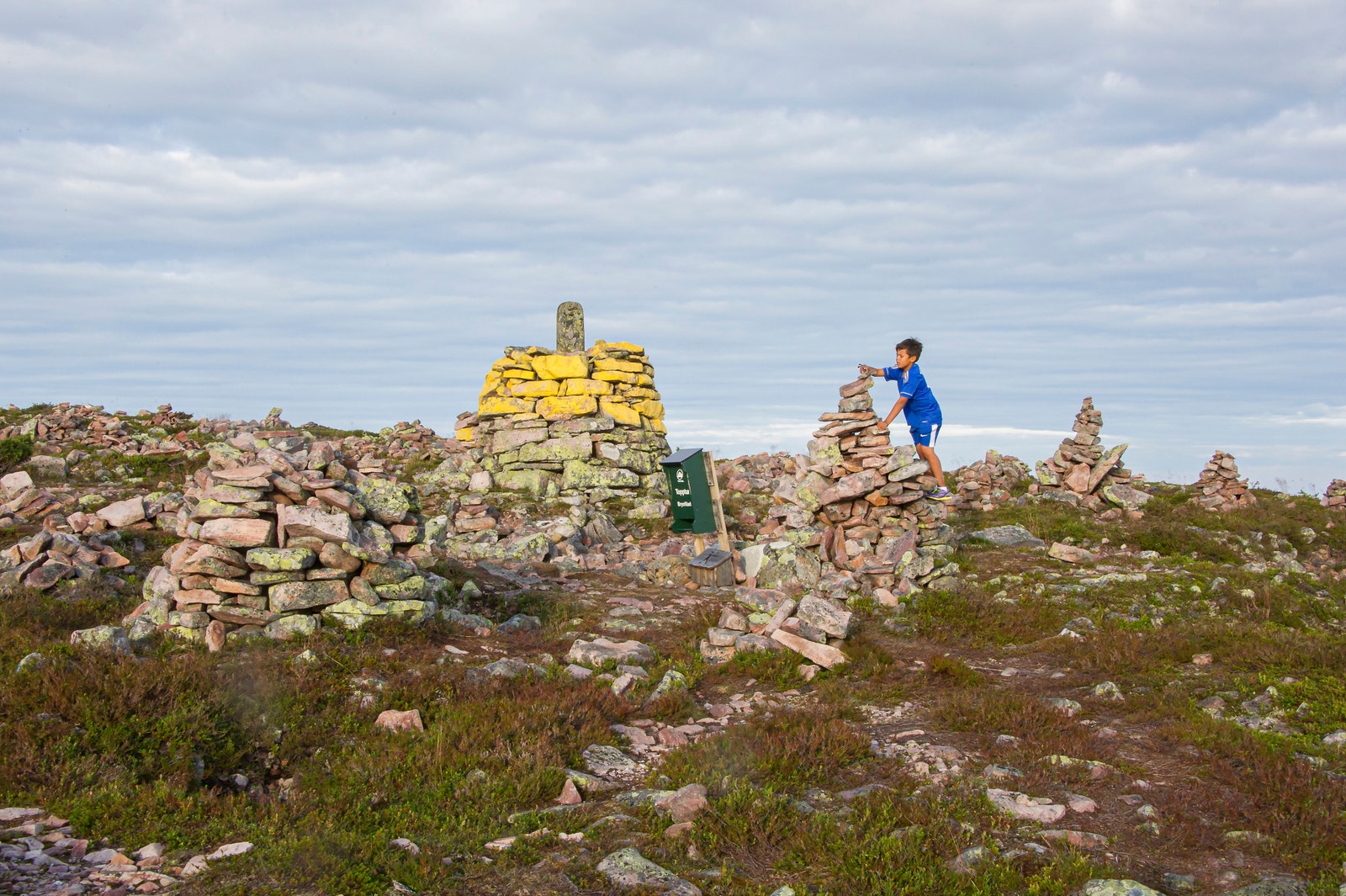 Om sommeren og høsten er det fint å vandre i det lett tilgjengelige og lettgåtte fjellet i nasjonalparken Galleribilde