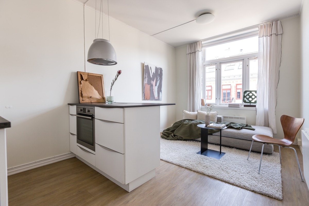 Stue/soverom med kjøkken. Galleribilde