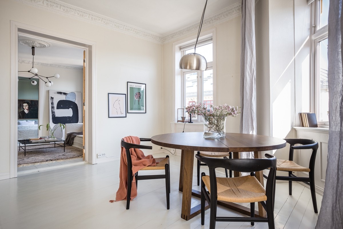 Store vinduer mot Åsaveien og Schultz' gate. Galleribilde