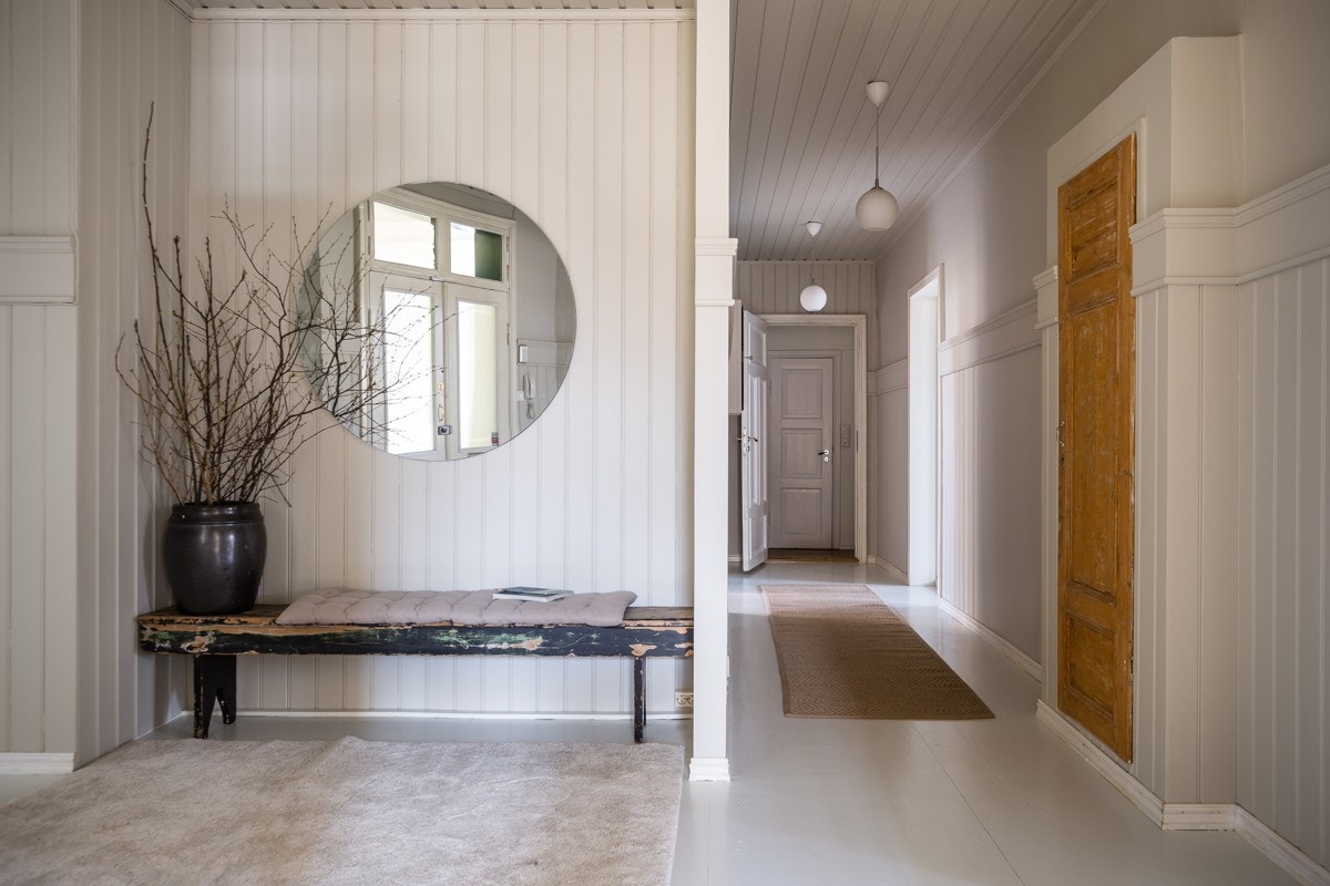 Entre/gang med innebygd skap. Galleribilde