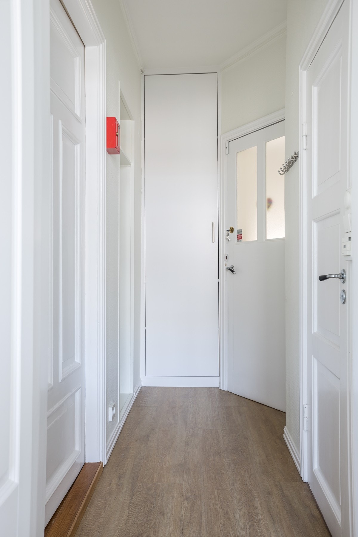 Gang til baktrapp. Galleribilde