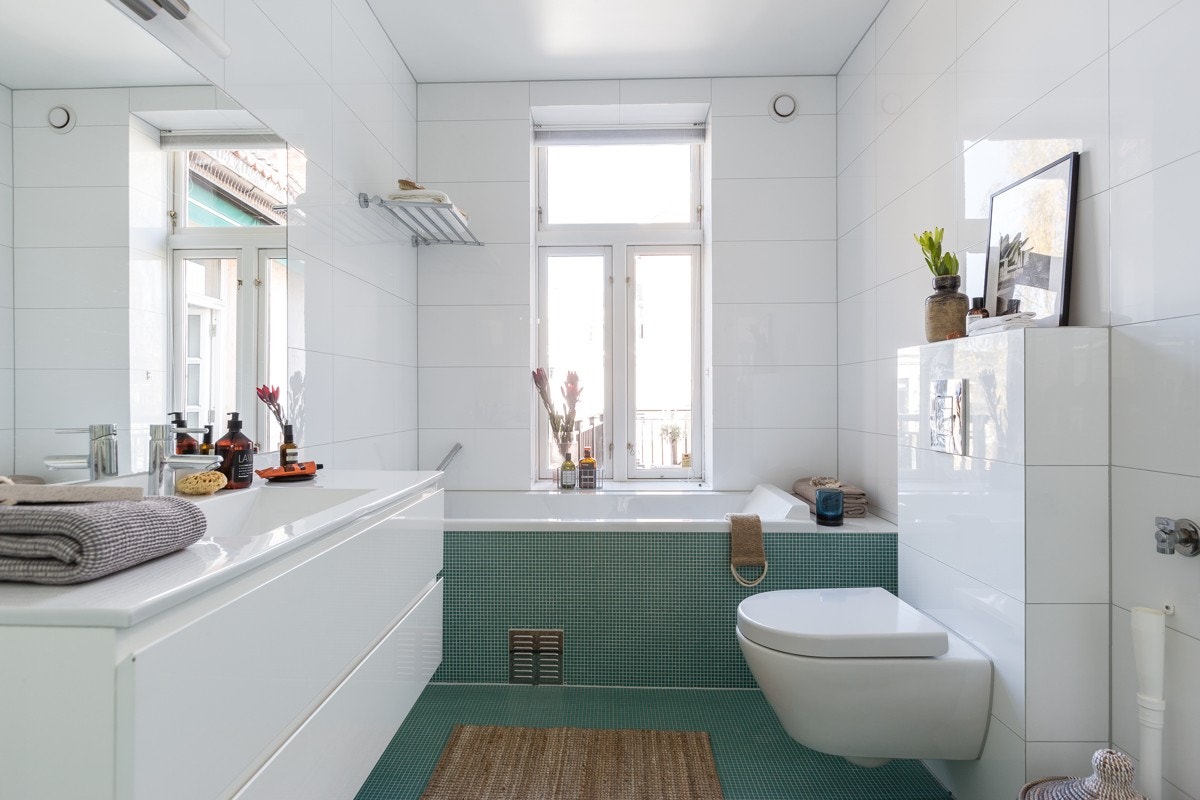 Stort vindu mot balkongen. Galleribilde