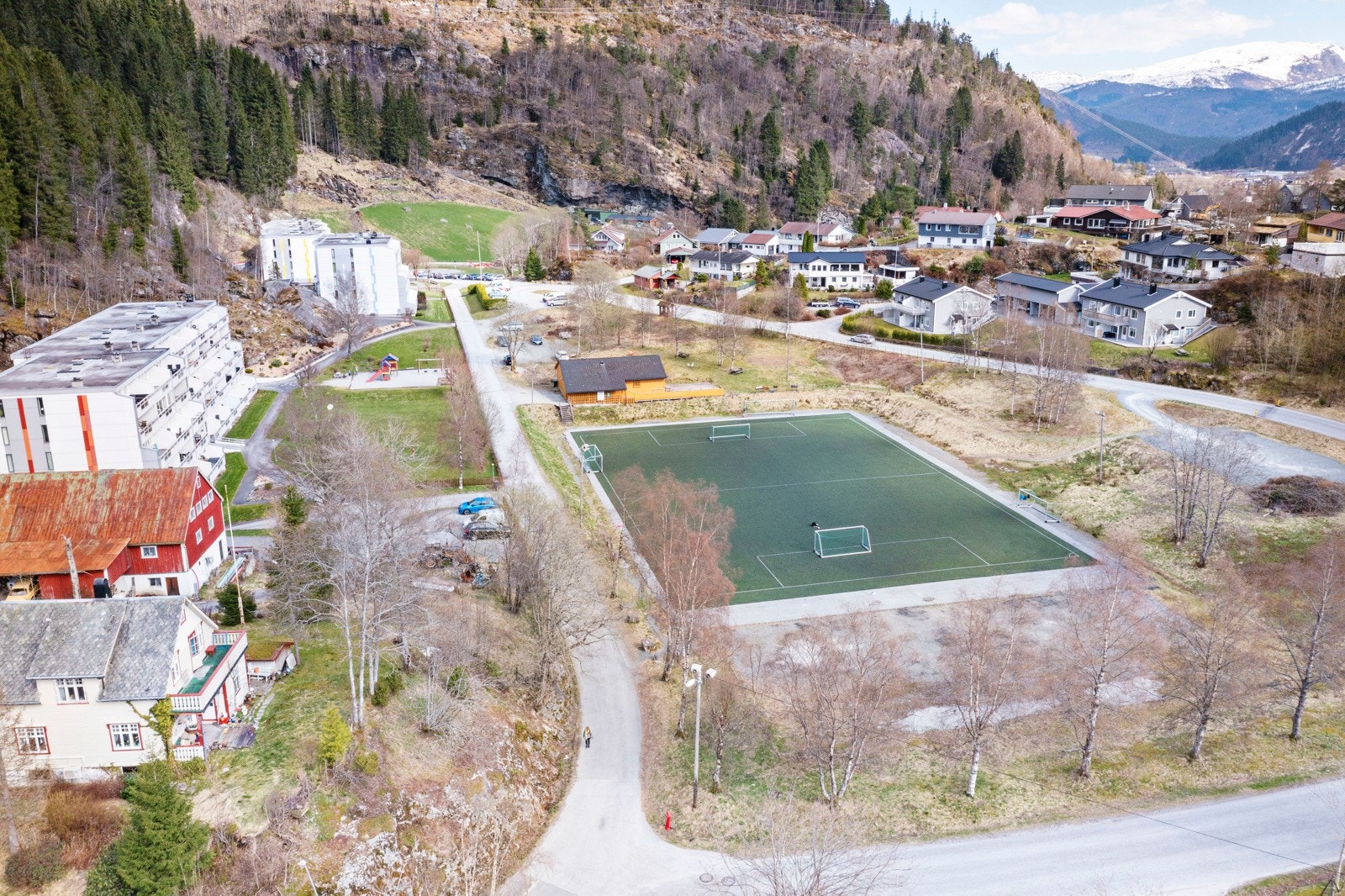 Bare ca. 200 meter fra leiligheten finner en kunstgressbane. Galleribilde