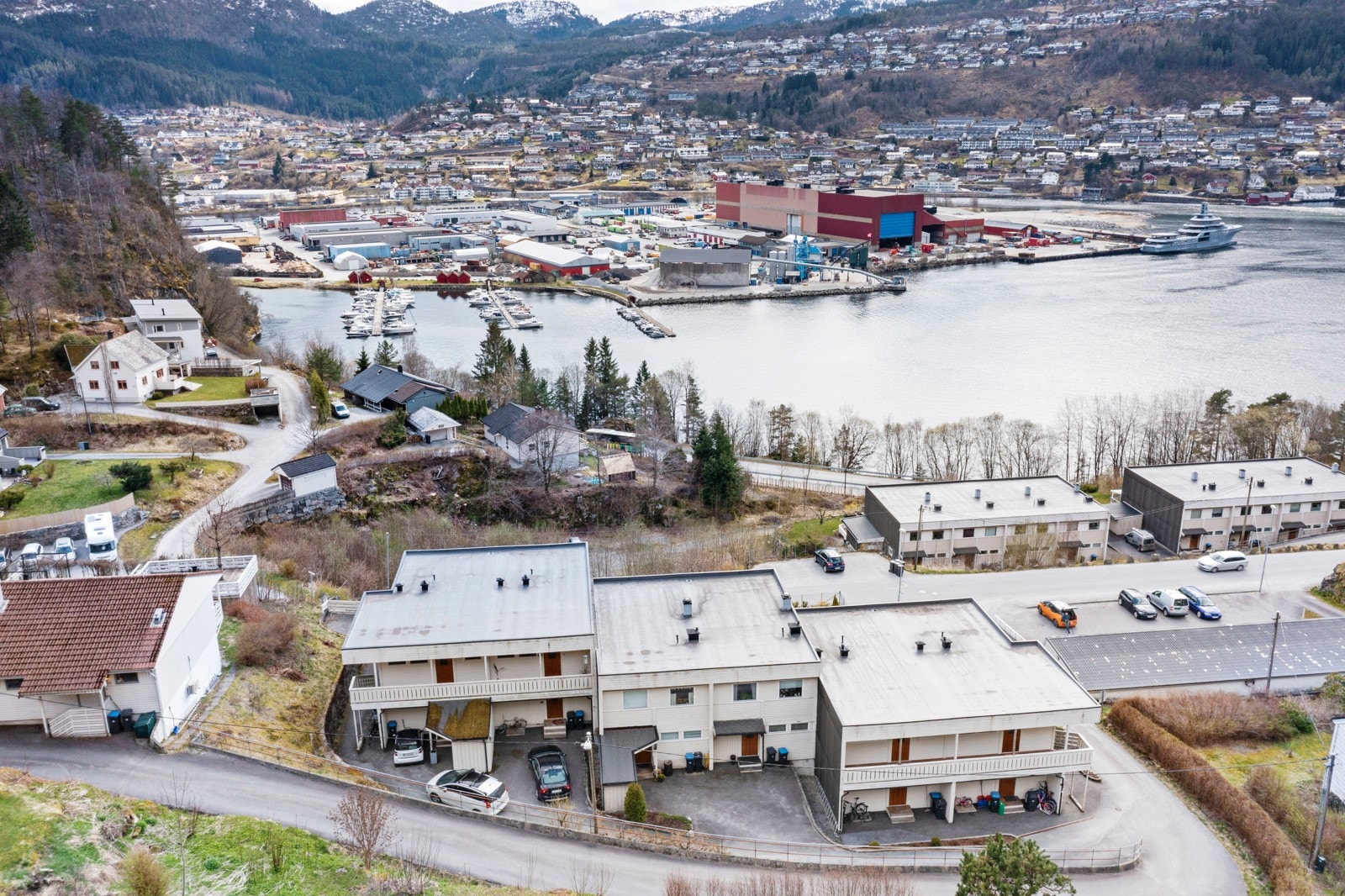Området oppleves som trygt og rolig, med en god blanding av studenter, unge barnefamilier og godt voksne. Galleribilde