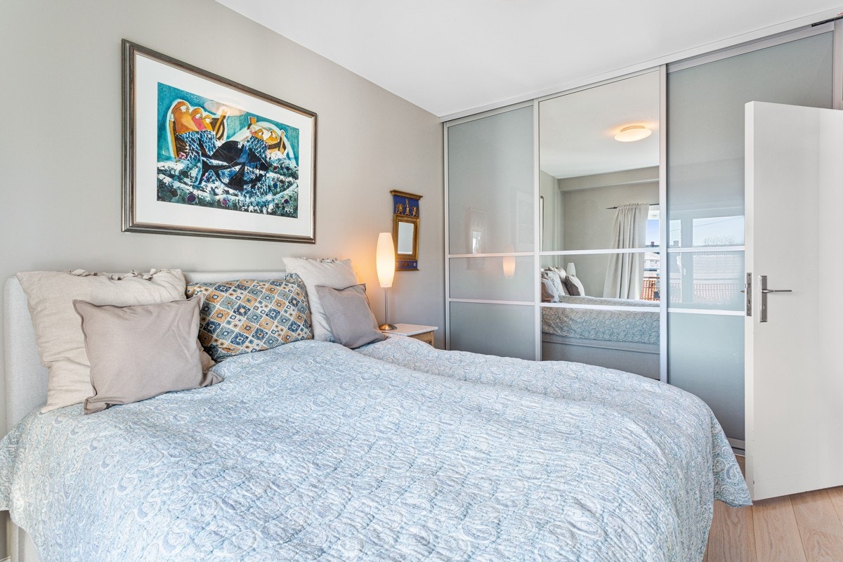 Hovedsoverom med god garderobeplass Galleribilde