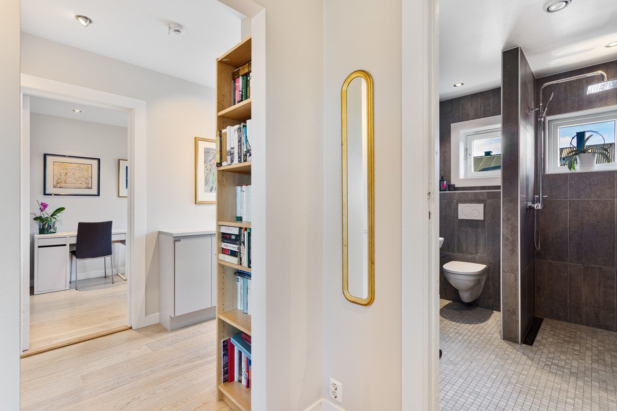 Gang mellom soverom 2 - bad og vaskerom Galleribilde