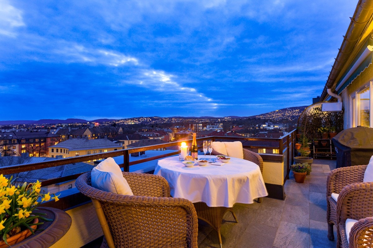 Terrassen på kveldstid Galleribilde