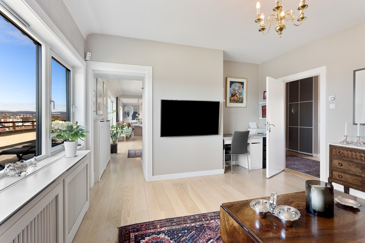 Stue 2 med skyvedør inn hovedstue og kjøkken Galleribilde