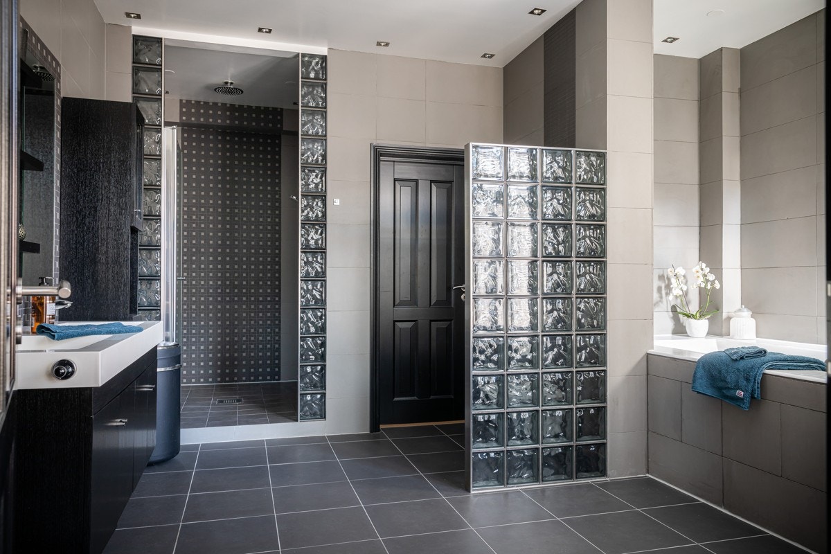 Stort og lekkert bad Galleribilde