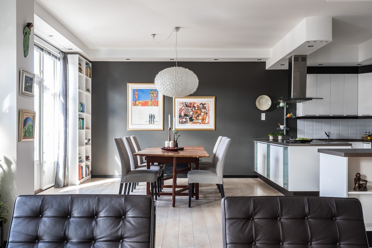 Det store rommet har skjult lerret i taket og egne lyssoner med downlight Galleribilde