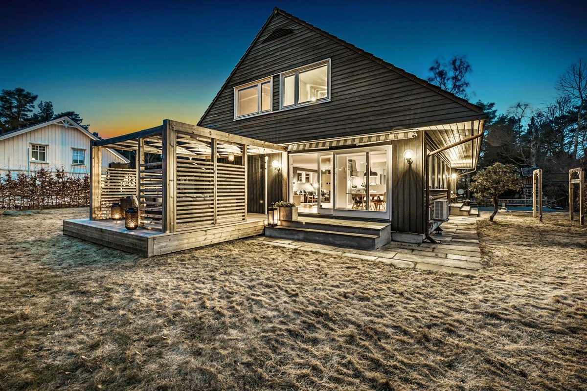 Boligen ligger meget rolig til, tilbaketrukket fra all trafikk og støy Galleribilde