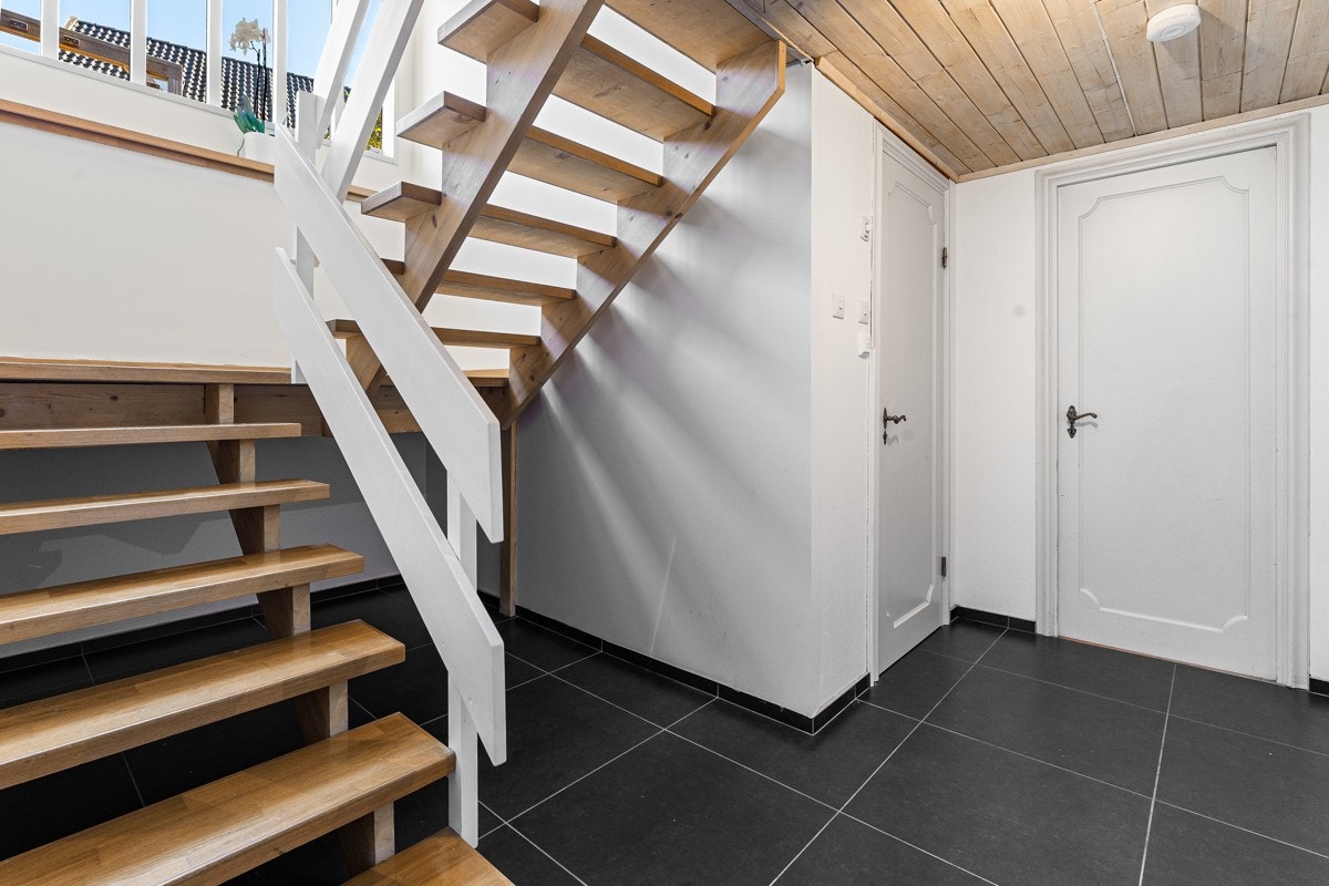 Trappegang i kjeller Galleribilde