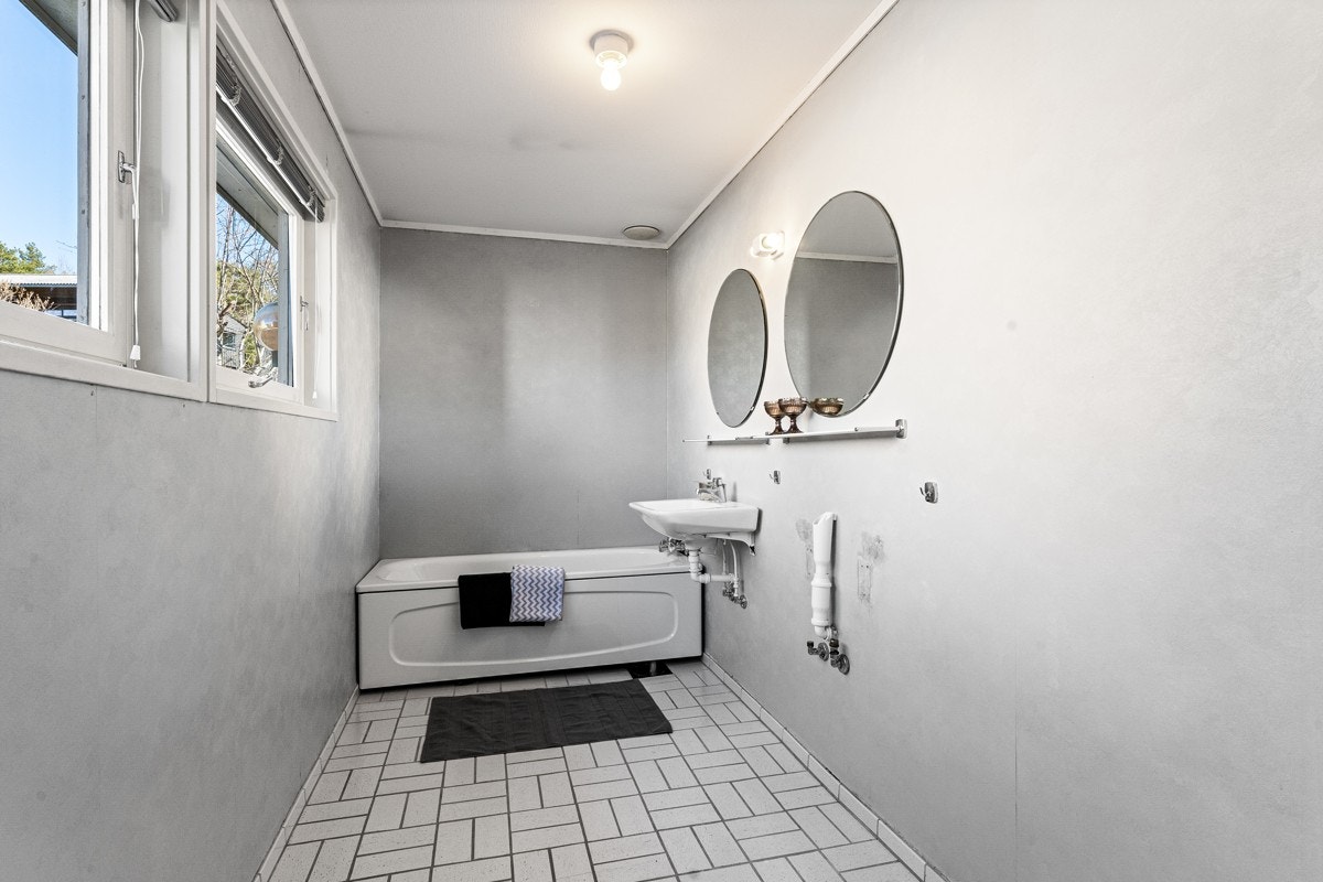 Bad/vaskerom i 1.etasje Galleribilde