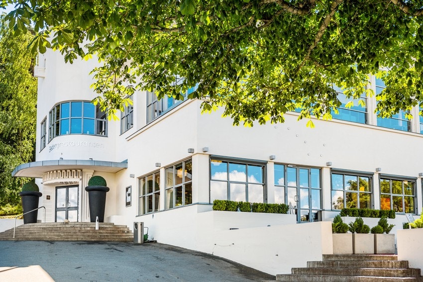 Ved å gå over Ekebergsletta så kommer man til Ekebergrestauranten Galleribilde