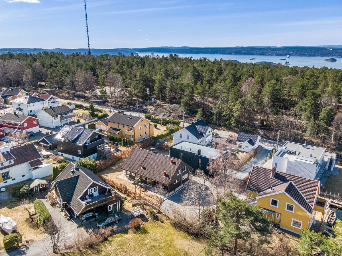 Ekeberg er omkranset av store grøntområder med Ekebergskogen og Ekebergsletta Galleribilde