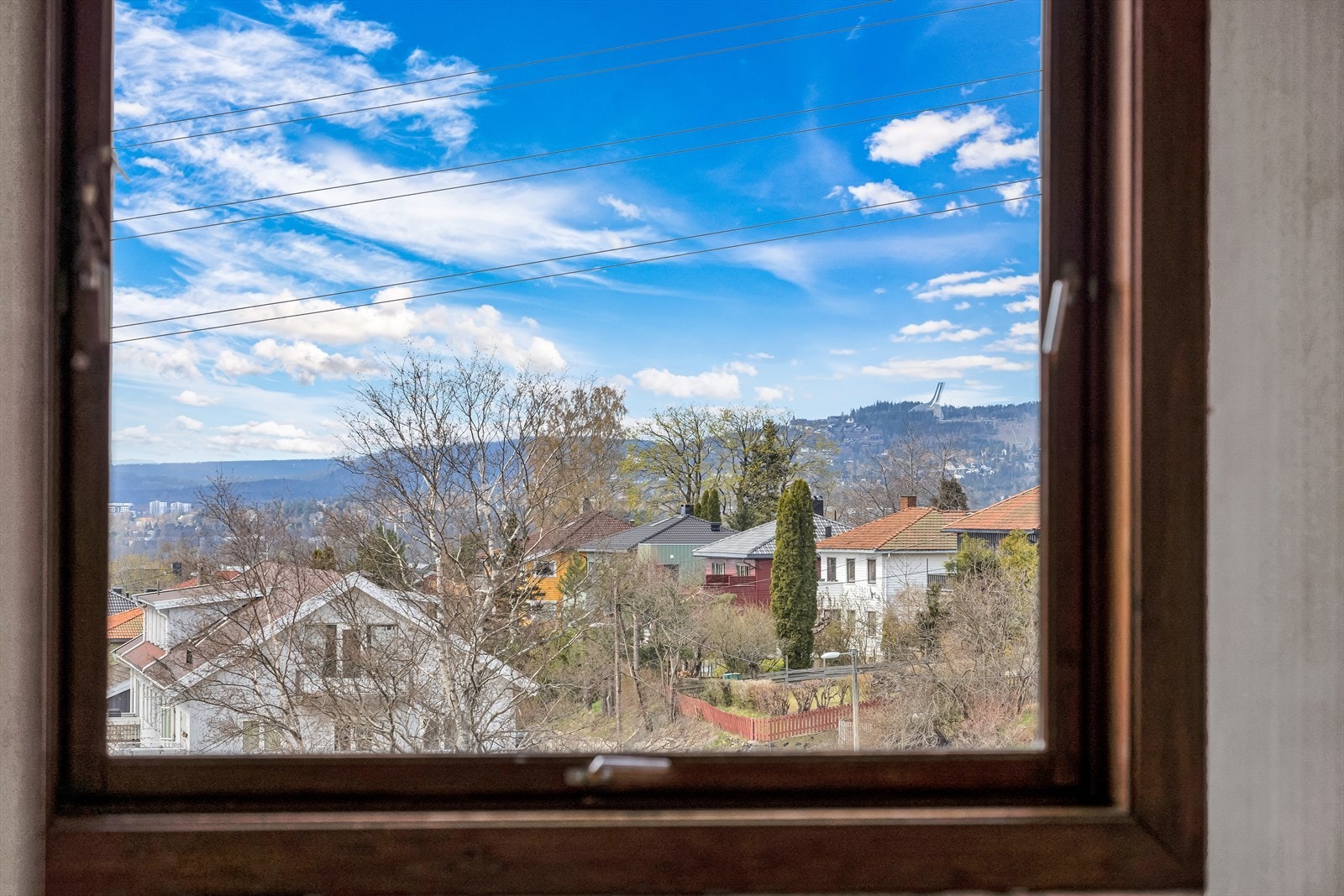 Utsikt mot Holmenkollen Galleribilde