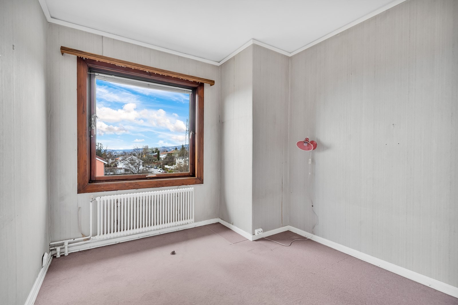 Soverom II - Stort vindu på begge soverom gir gode luftemuligheter Galleribilde