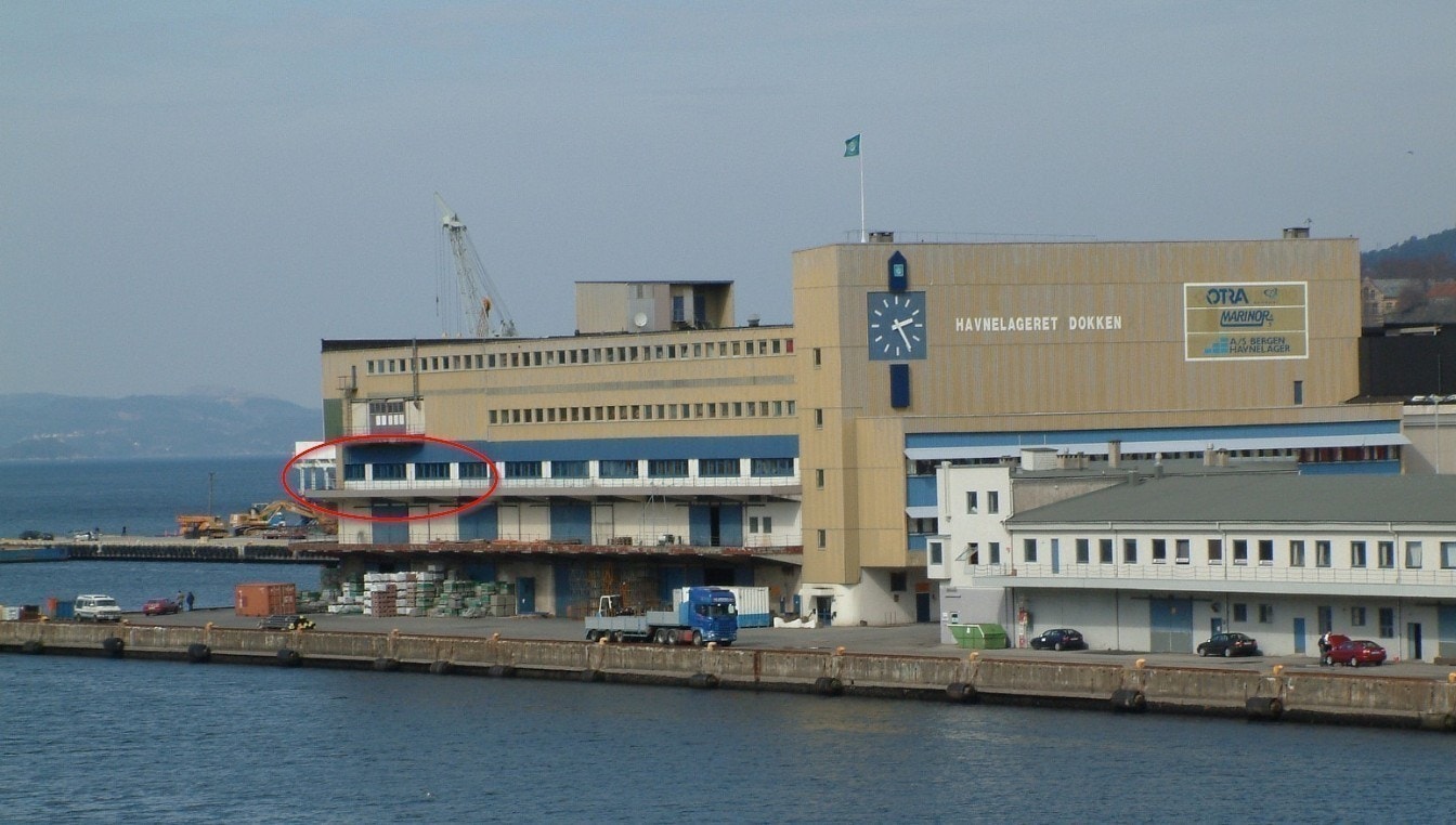 Lokaler ytterst mot byfjorden Galleribilde