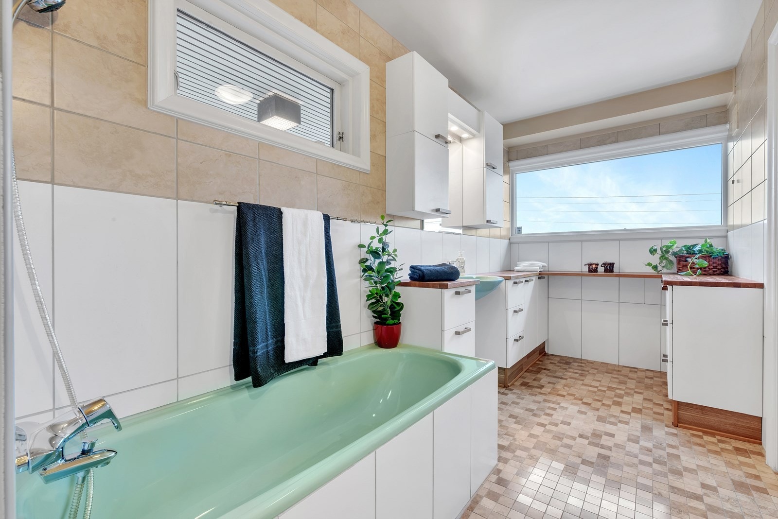 Eldre bad med badekar Galleribilde