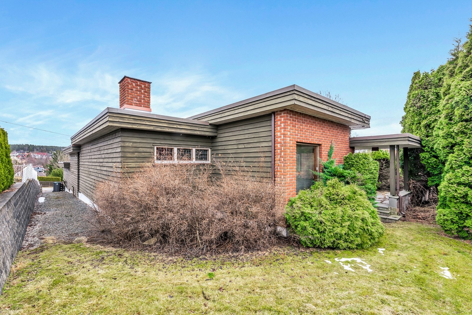 Boligen går over et plan pluss kjeller Galleribilde