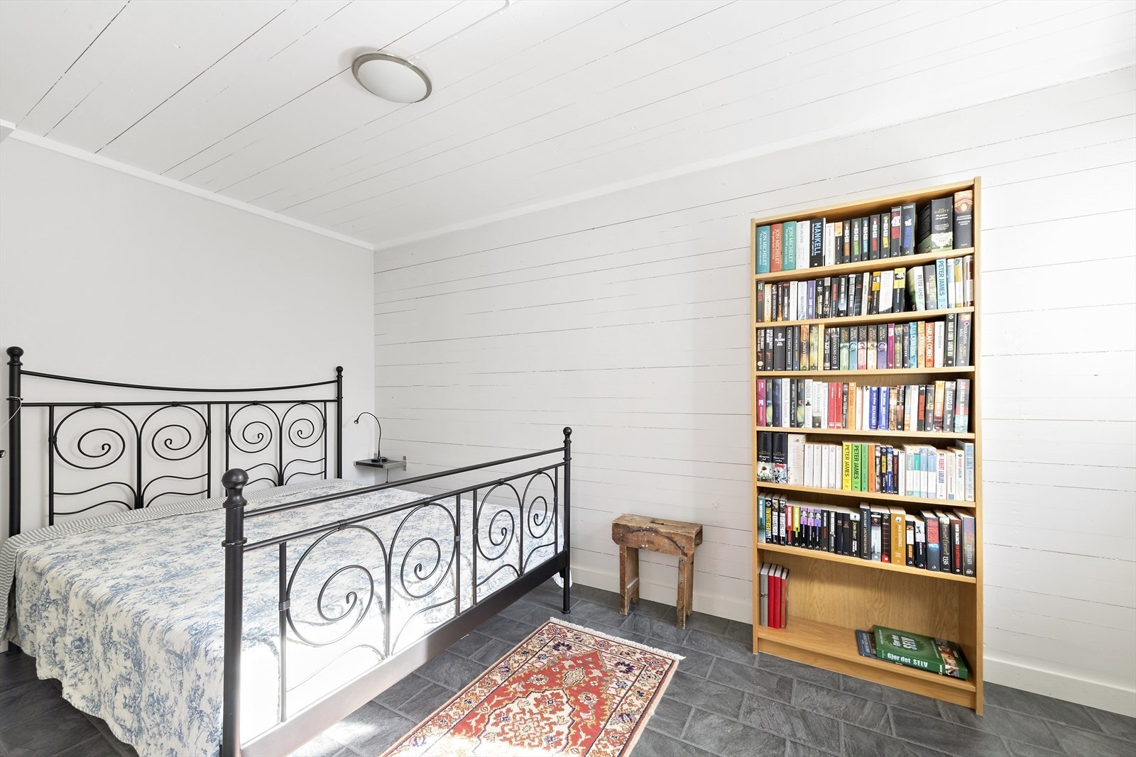 Rom disponert som soverom i underetasjen. Galleribilde